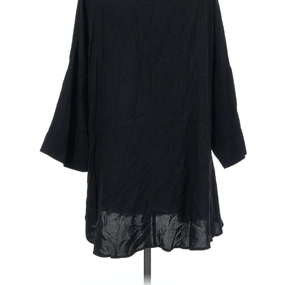 NWT Size M - 3/4 sleeve button-down shirt - Picture 9 of 11